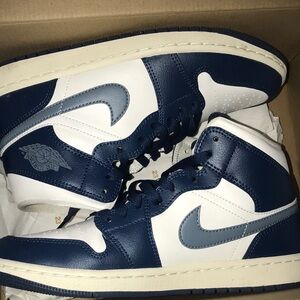 Nike Men's Blue and White Sneakers